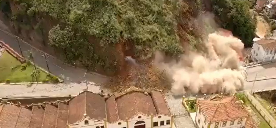 Deslizamento de terra destrói casarão histórico em Ouro Preto/MG