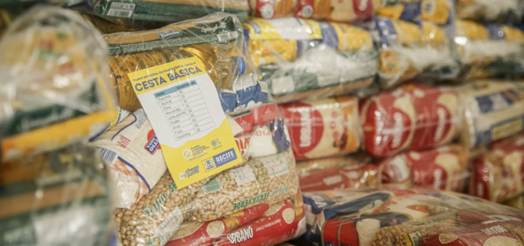 Em oito capitais, novo valor do salário mínimo não compra duas cestas básicas