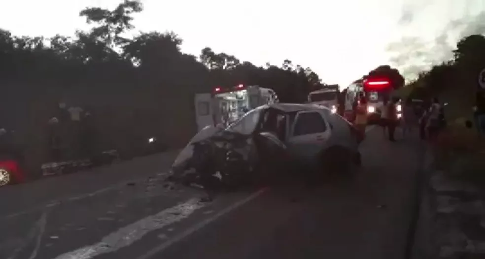 Acidente entre dois carros mata 4 pessoas na BR-367, sul da Bahia
