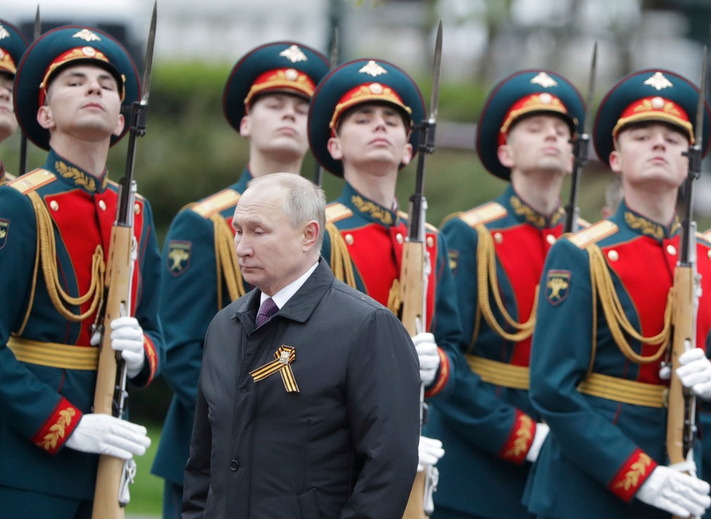 Após invadir Ucrânia, Rússia faz ameaças contra Finlândia e Suécia