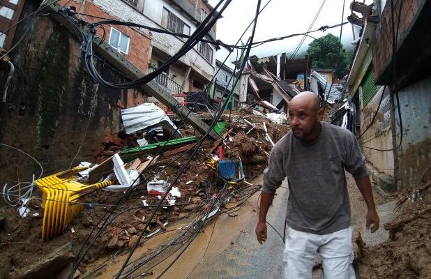 Tragédia: 78 Mortos Pelas Fortes Chuvas em Petrópolis (RJ)