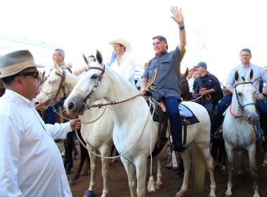 Bolsonaro volta a defender indulto e diz que ‘só Deus me tira daquela cadeira’