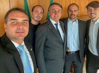 Governo Bolsonaro coloca sob sigilo visita de filhos do presidente ao Planalto