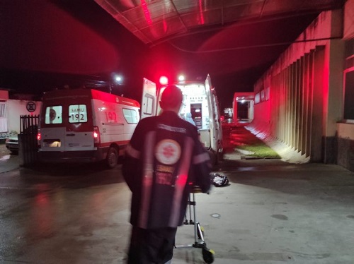 Tiros, correria e homem baleado em casa de eventos