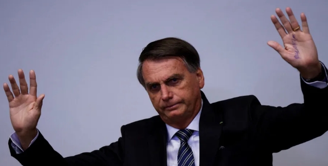 Bolsonaro recua, aceita regras e será entrevistado pelo Jornal Nacional no Rio