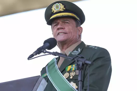 Exército compra equipamento para acessar celulares sem explicar motivos, diz jornal