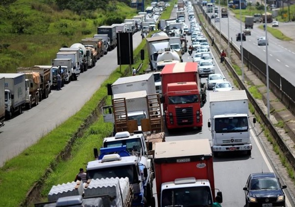Rodovias deverão ter ponto de descanso para caminhoneiros até 2025