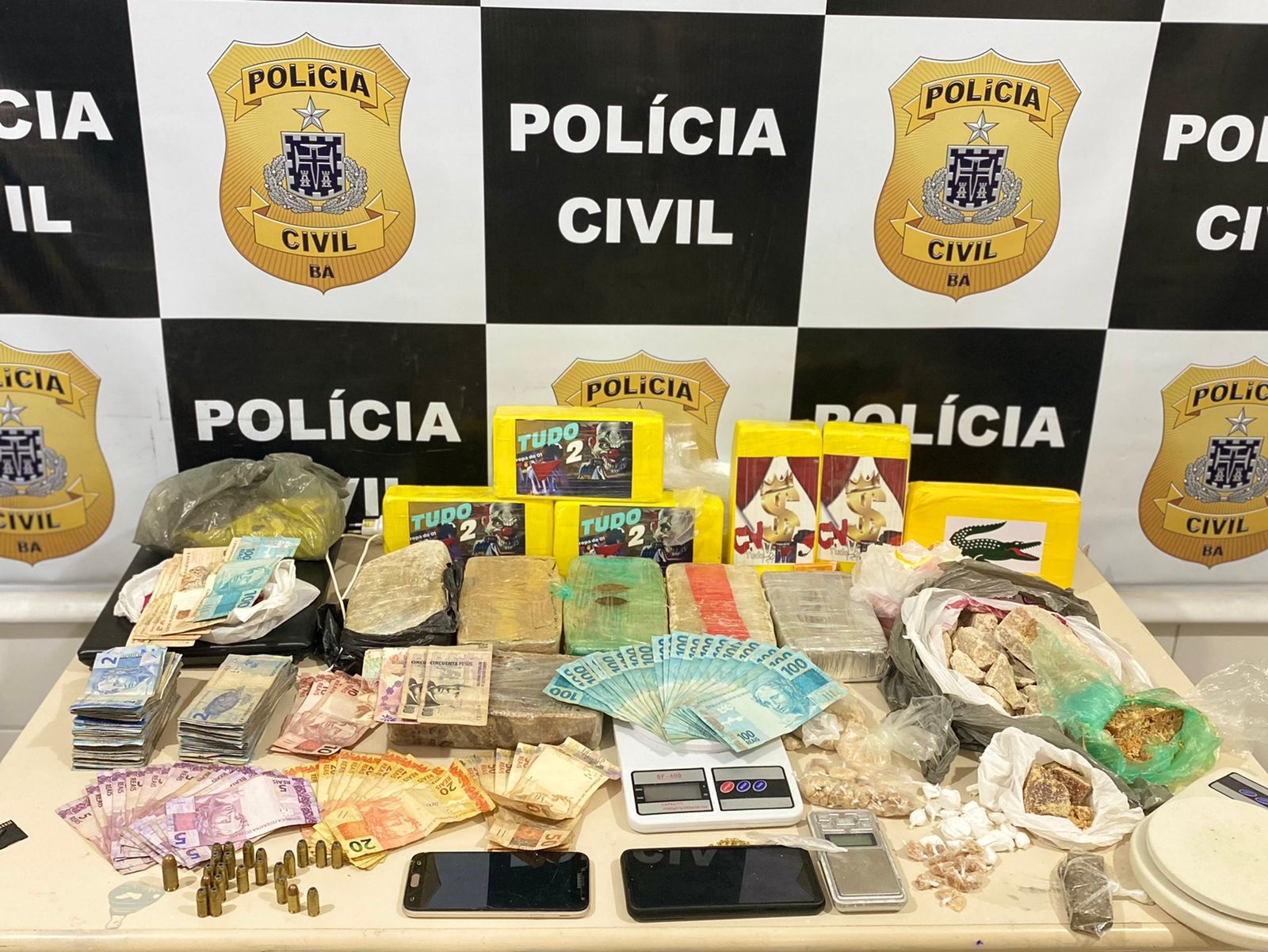 Itapetinga: Polícia Civil Deflagra Operação “TOCA DA RAPOSA”, Apreende Mais de 14kg De Drogas, Munições e Prende Chefe do Tráfico