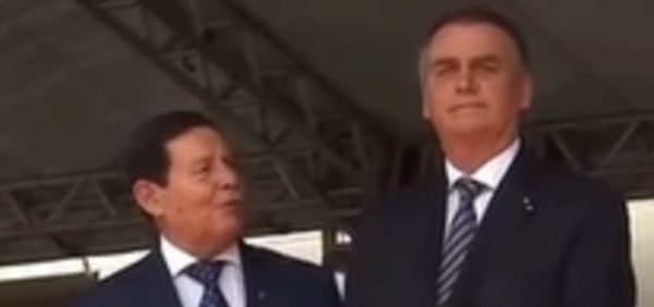 Mourão provoca Bolsonaro durante aparição pública: “abre o jogo”