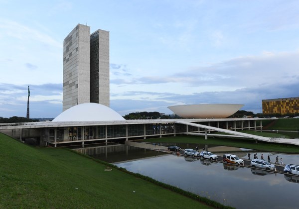 Emendas de deputados e senadores ao orçamento totalizam R$ 234,3 bi