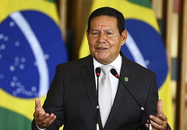 Mourão recusa entregar faixa presidencial a Lula: ‘eu não sou o presidente’