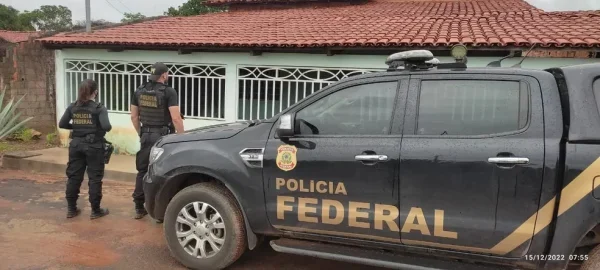 Polícia Federal faz operação contra terrorismo e ameaças de ataques em escolas de cidade na Bahia pelas redes sociais