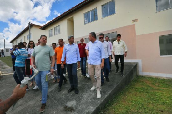 Jerônimo Rodrigues e ministro Rui Costa vistoriam residenciais do Minha Casa, Minha Vida