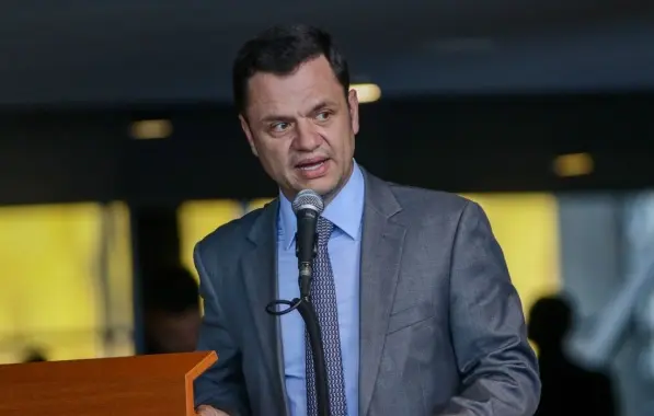 Minuta do golpe achada na casa de ex-ministro da Justiça foi escrita à mão, diz coluna