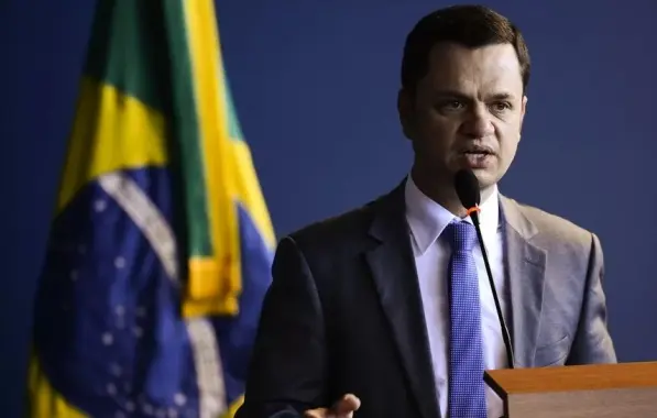 Anderson Torres deve voltar ao Brasil e se entregar à Polícia Federal, avaliam amigos