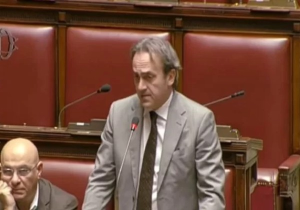 Deputado italiano pede para que ministro não conceda cidadania a Bolsonaro