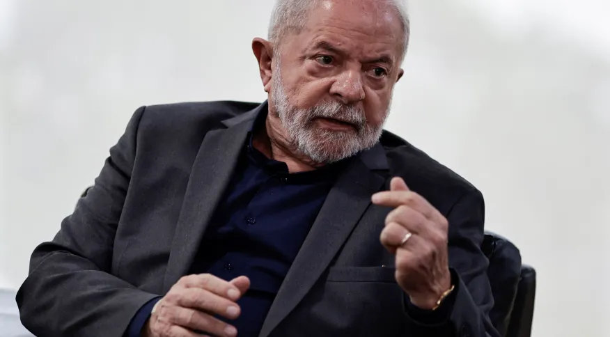 Em nome da Democracia, vamos investigar e chegar a quem financiou protestos, diz Lula