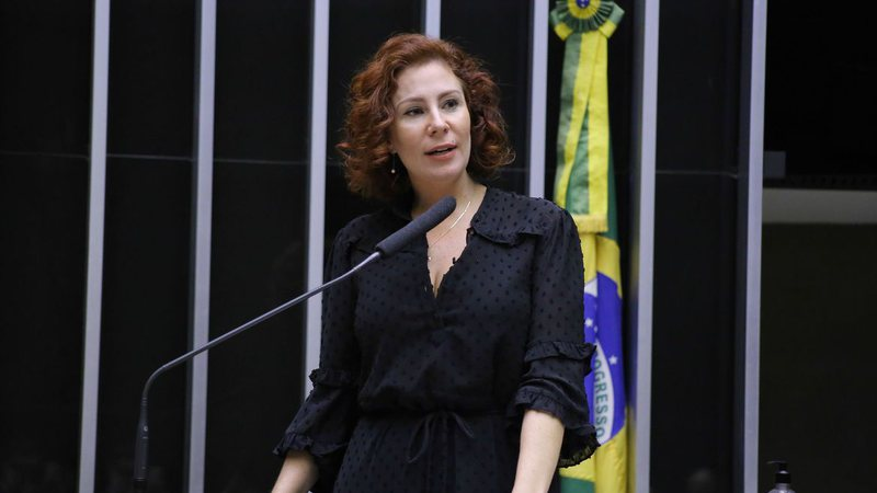 Ministro vota contra recurso de Carla Zambelli