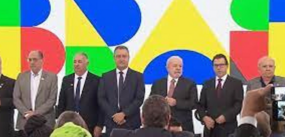 Lula cria grupo de trabalho para elaborar proposta de valorização do salário mínimo