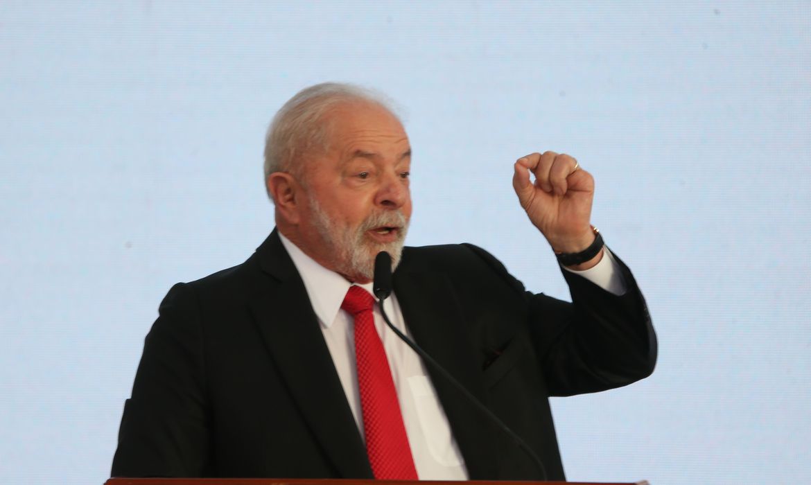 “Eu não estou governando para o mercado”, diz Lula