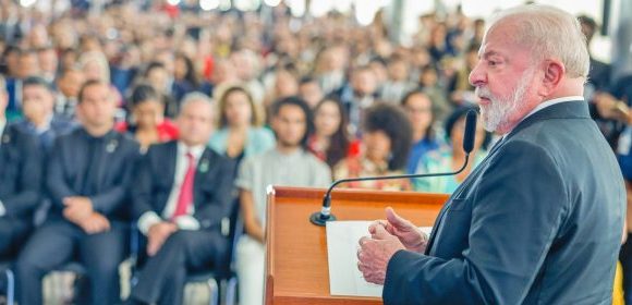 Lula diz que novo tratado de Itaipu vai buscar desenvolver Brasil e Paraguai