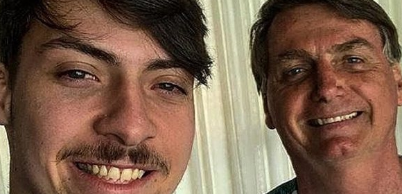 Filho de Bolsonaro elogia comentário de Nikolas Ferreira