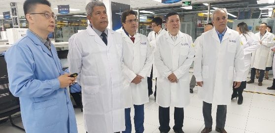 Na China, Jerônimo visita empresas e estuda trazer conceito de cidades inteligentes para a Bahia