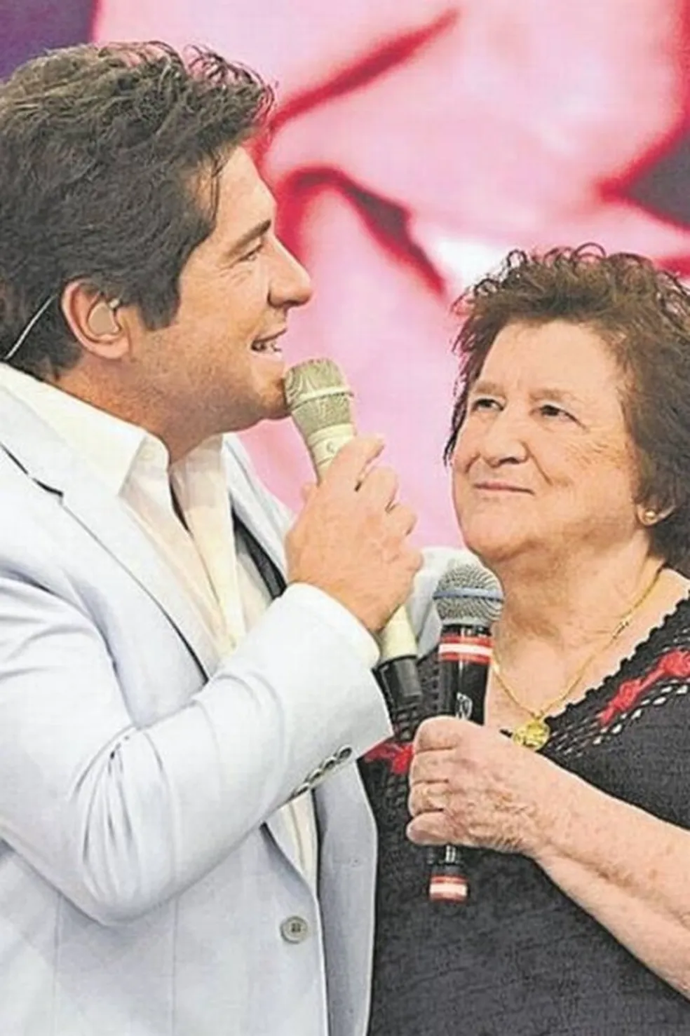Morre, aos 82 anos, Maria Apparecida, mãe do cantor Daniel
