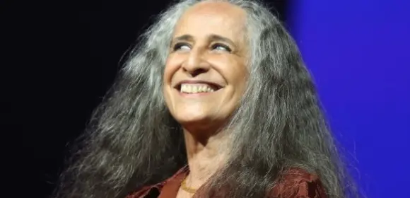 Maria Bethânia toma posse e se torna imortal na Academia de Letras da Bahia