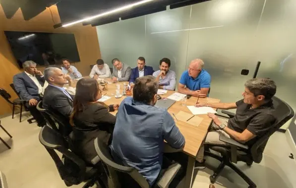 Com PSDB dialogando com Jerônimo, oposição da AL-BA faz encontro com ACM Neto