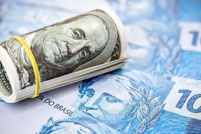 Dólar encerra 2023 com queda de 8% e registra maior baixa desde 2016
