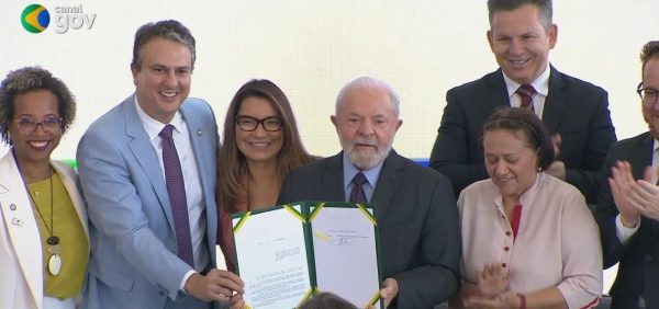 Lula sanciona lei que amplia 1 milhão de vagas na educação básica em tempo integral