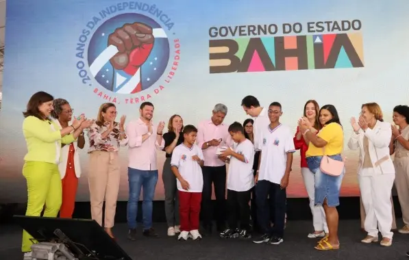 Jerônimo Rodrigues e ministros entregam Colégio de Tempo Integral e adere a programas federais em Feira