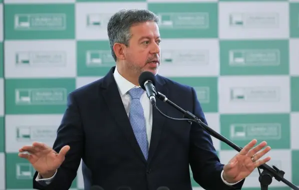 Lira se coloca como fiador da reforma tributária para tentar destravar votação