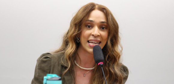 Repugnante, diz deputada sobre Eduardo Bolsonaro comparar professores a traficantes de drogas