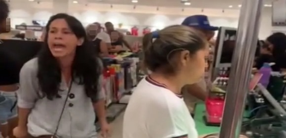 Mãe de autista denuncia discriminação em loja de Feira de Santana