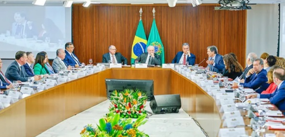 Após vitória da reforma tributária, Lula reúne ministros para avaliar primeiro ano de governo