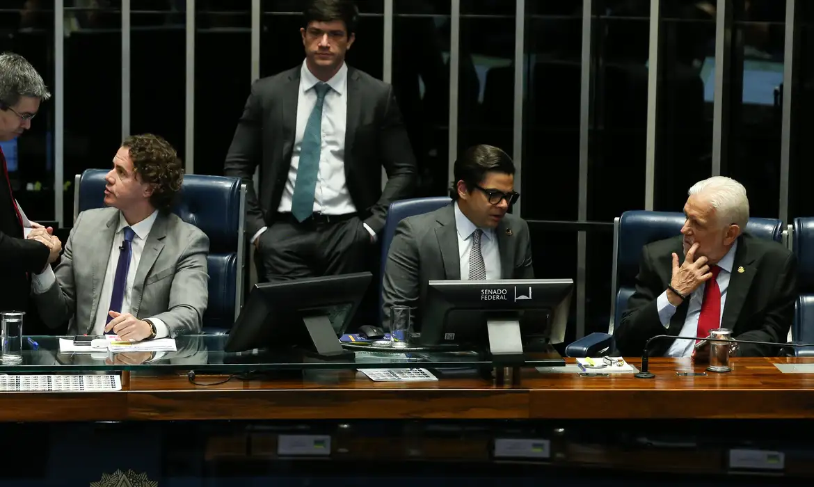 Senado aprova PL da taxação dos fundos exclusivos e offshores;  Aposta do governo para aumentar arrecadação, projeto vai à sanção