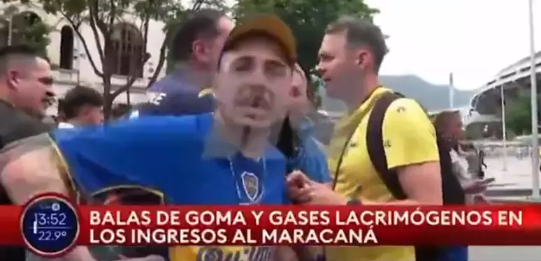 Torcedor do Boca Juniors faz gesto racista em transmissão ao vivo: “Escravos e macacos de merda”