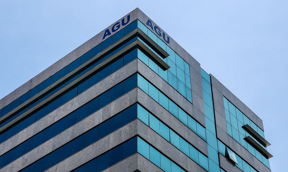 AGU solicita investigação para saber se alguém lucrou com tarifaço no Brasil