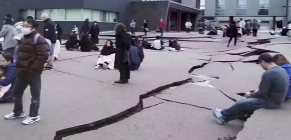 Japão emite alerta de grande tsunami após terremoto de magnitude 7,6