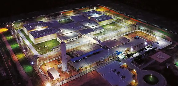 Dois detentos escapam de prisão de segurança máxima em Mossoró