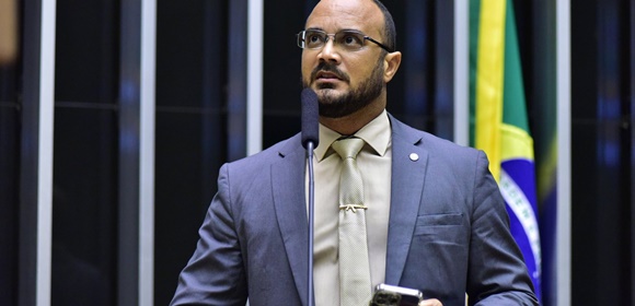 Apenas dois deputados baianos assinaram pedido de impeachment de Lula por crise com Israel; saiba quem são