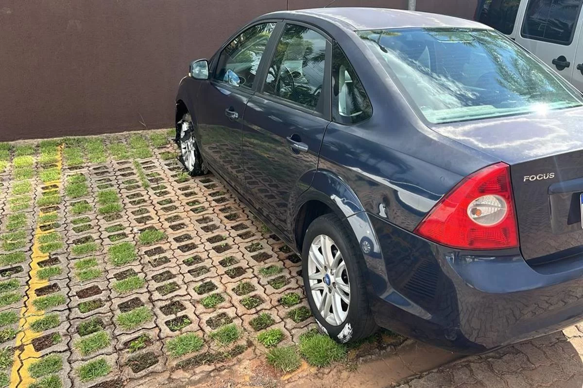 PF identifica e ouve suspeito de tentar invadir Alvorada com carro