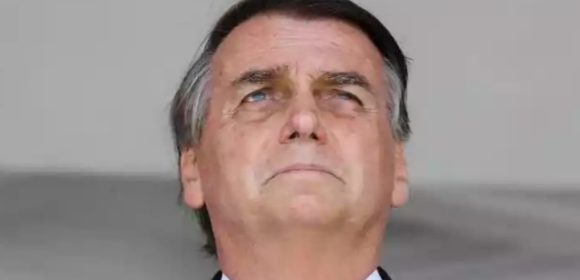 Ordem do STF determina que Bolsonaro entregue passaporte à Justiça