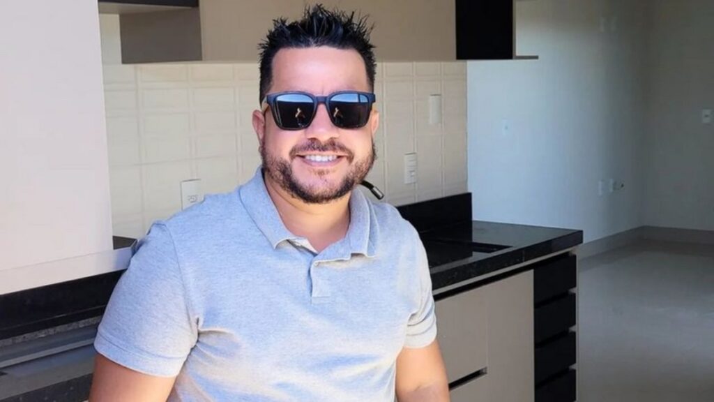 Cantor sertanejo é assassinado a tiros dentro de casa