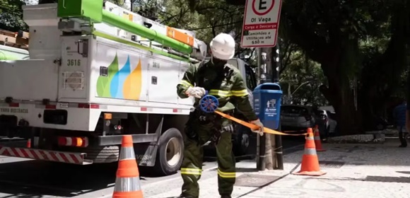 Deputado critica suposta “demissão em massa” na Coelba e cobra providências: “Piorou um serviço que já era ruim”