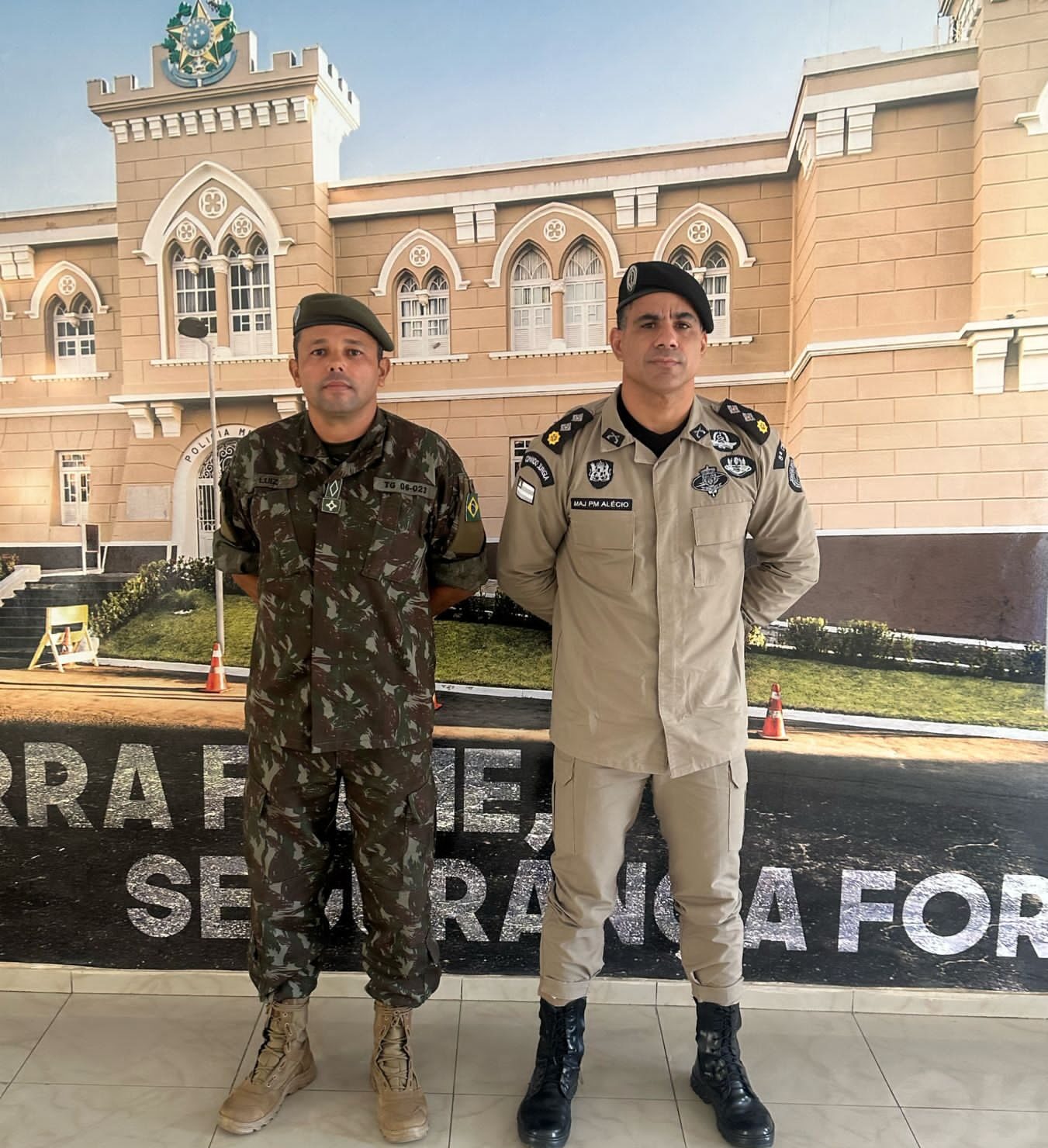 Comandante da 8ªCIPM, Major Alécio Marques, Recebe a Visita do Subtenente Luiz do Tiro de Guerra (TG 06-023)