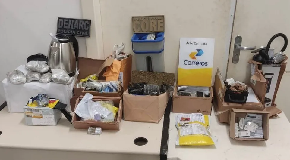 Operação apreende mais de 10 kg de drogas em agência dos Correios
