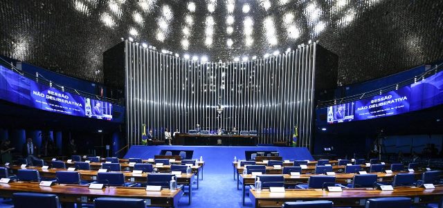 Comissão do Senado debate piso nacional do magistério